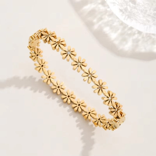Gold Daisy Flower Bracelet – Non-Tarnish Hypoallergenic Stainless Steel