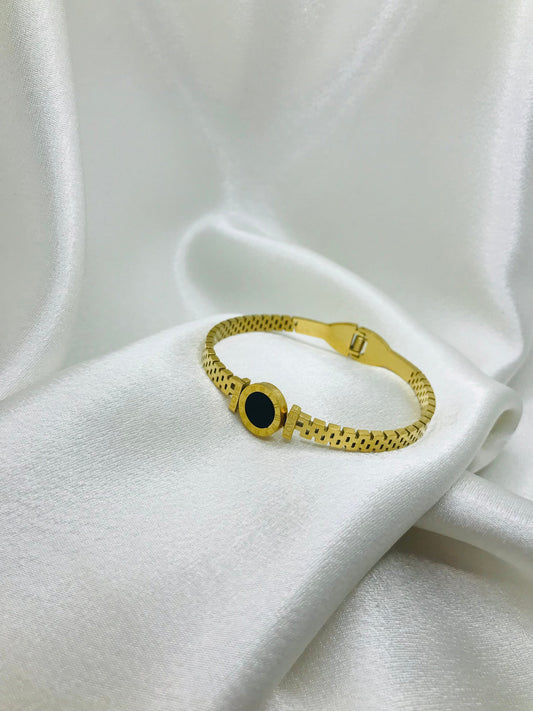 Minimal Gold Love Handcuff