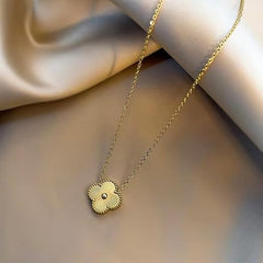 Dainty Clover Necklace