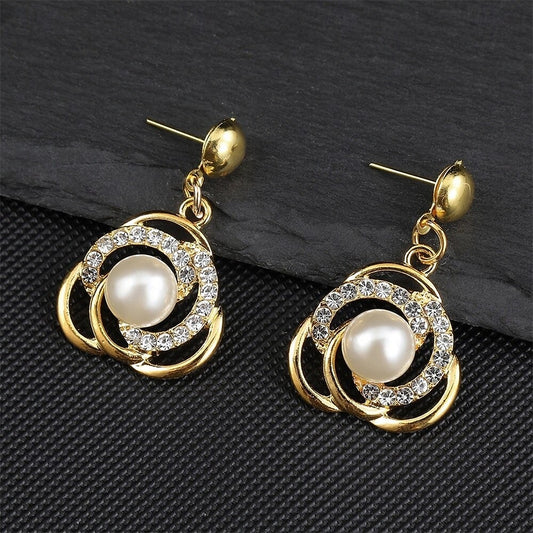 Elegant Pearl & Chrome Jewelry Set – Vintage Necklace & Earrings for Women