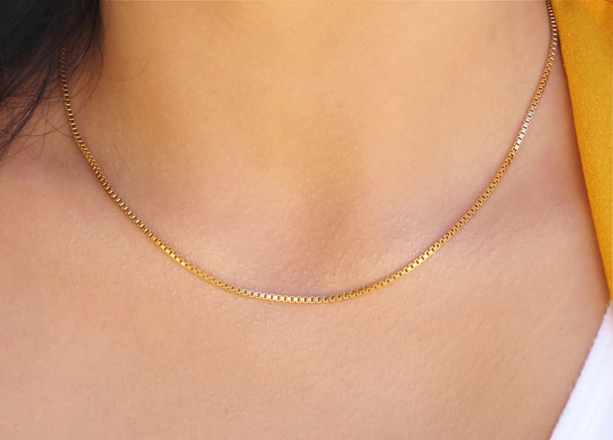 Elegant Gold Box Chain Necklace –