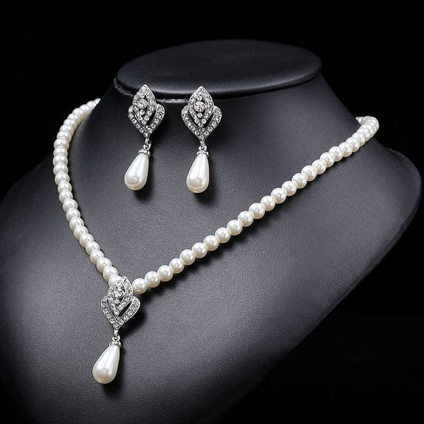 Elegant Pearl Necklace Set – Light Luxury European Style