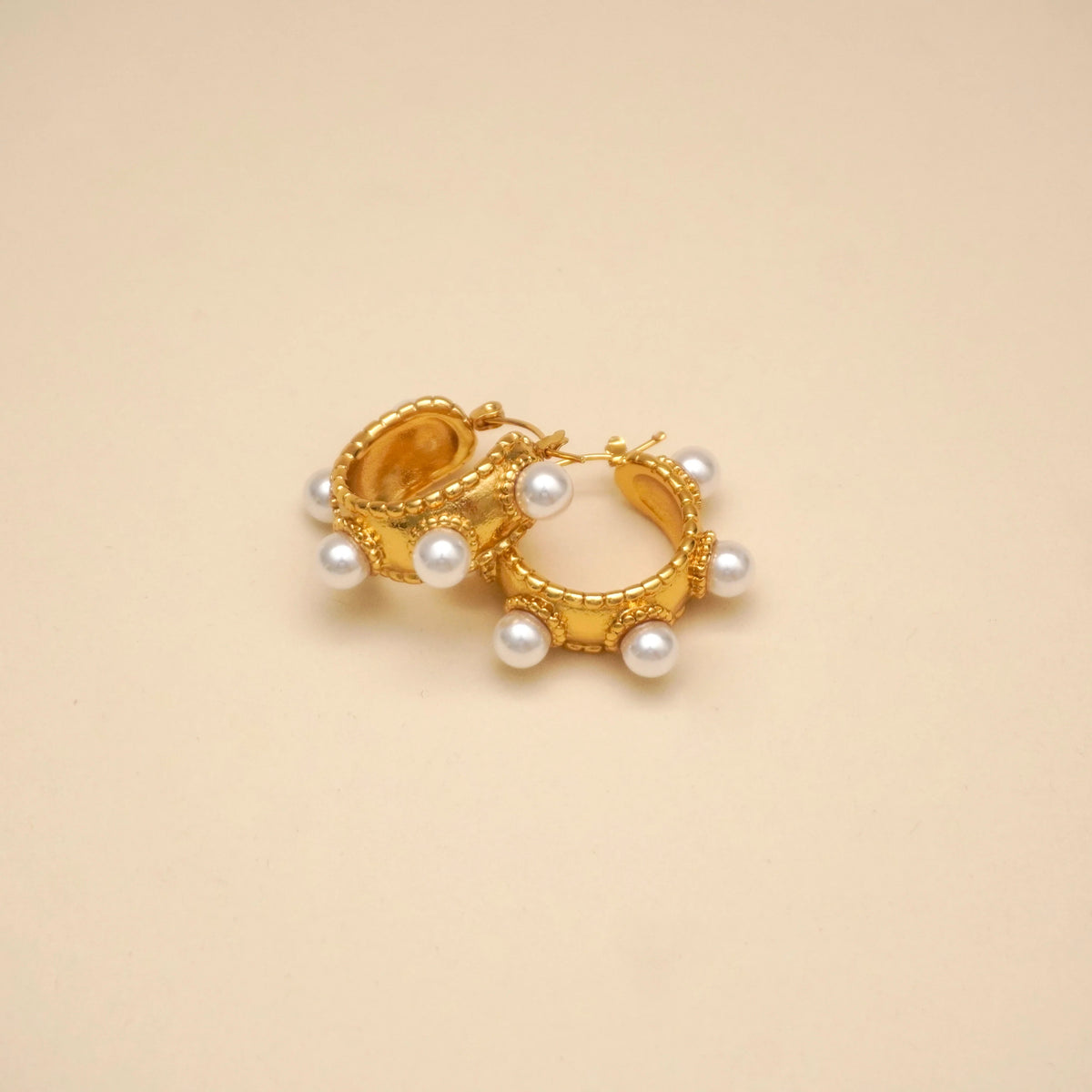Chunky pearl earrings
