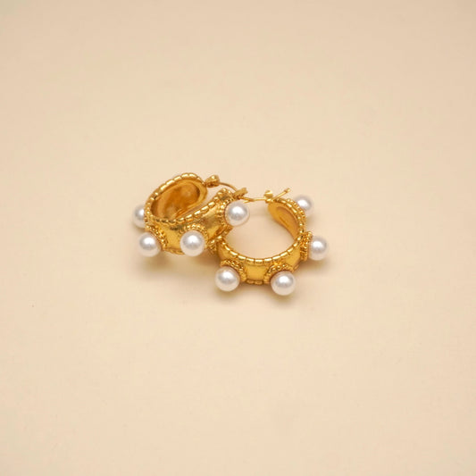 Chunky pearl earrings