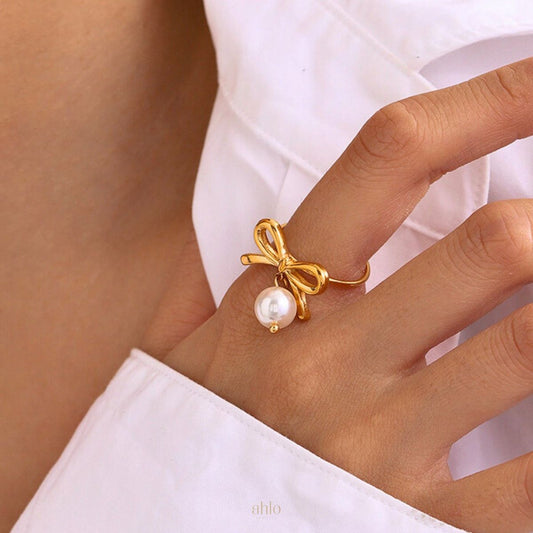 Bow style ring with pearl