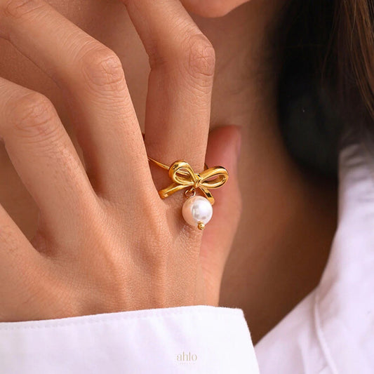 Bow style ring with pearl