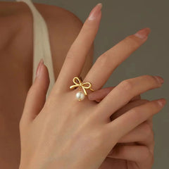 Bow style ring with pearl
